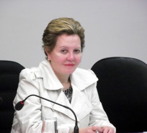 DIVINÓPOLIS: Heloisa Cerri (PV) cobra do Executivo a data real de entrega da UPA (Unidade de Pronto Atendimento) para a população heloisa cerri - denuncia upa